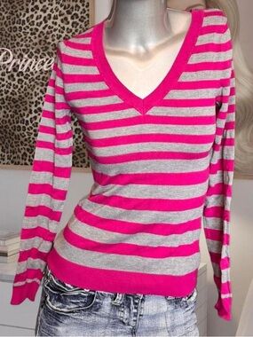 Twik Y2K Magenta & Grey striped V-Neck Sweater